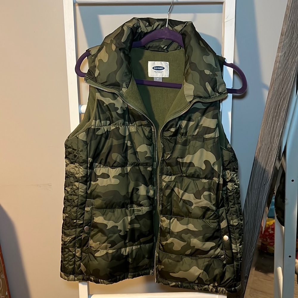 Camo puffer vest